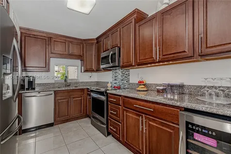 9410 N Hollybrook Lake Drive Pembroke Pines FL 33025