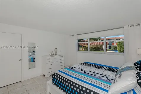 9410 N Hollybrook Lake Drive Pembroke Pines FL 33025