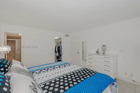 9410 N Hollybrook Lake Drive Pembroke Pines FL 33025