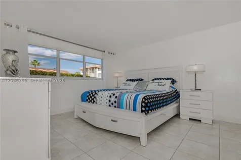 9410 N Hollybrook Lake Drive Pembroke Pines FL 33025