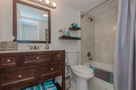 9410 N Hollybrook Lake Drive Pembroke Pines FL 33025