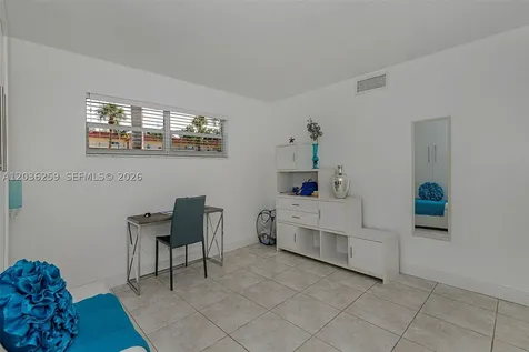 9410 N Hollybrook Lake Drive Pembroke Pines FL 33025