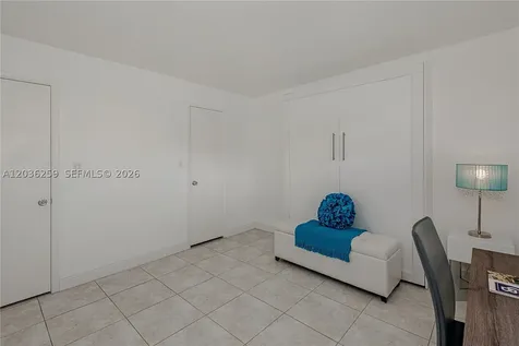 9410 N Hollybrook Lake Drive Pembroke Pines FL 33025