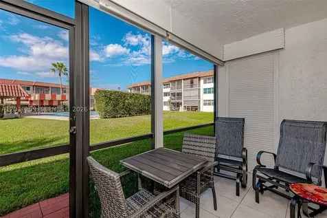 9410 N Hollybrook Lake Drive Pembroke Pines FL 33025