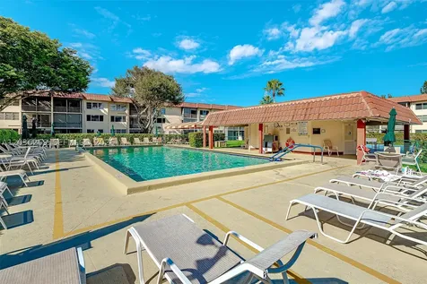 9410 N Hollybrook Lake Drive Pembroke Pines FL 33025