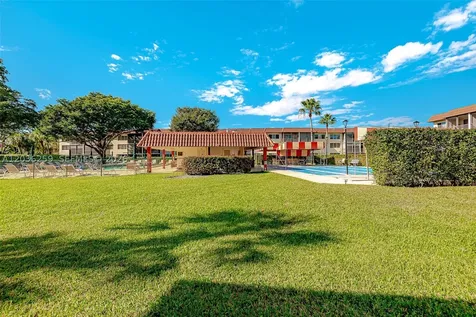 9410 N Hollybrook Lake Drive Pembroke Pines FL 33025