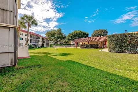 9410 N Hollybrook Lake Drive Pembroke Pines FL 33025