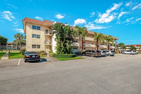 9410 N Hollybrook Lake Drive Pembroke Pines FL 33025