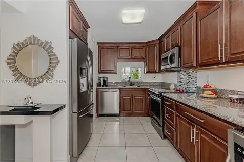9410 N Hollybrook Lake Drive Pembroke Pines FL 33025