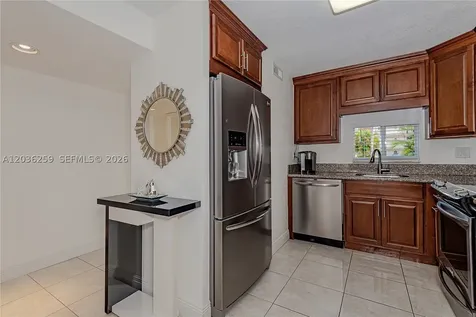 9410 N Hollybrook Lake Drive Pembroke Pines FL 33025