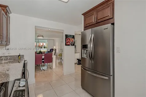 9410 N Hollybrook Lake Drive Pembroke Pines FL 33025