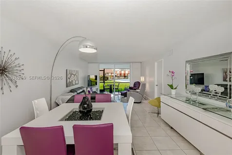 9410 N Hollybrook Lake Drive Pembroke Pines FL 33025