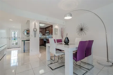 9410 N Hollybrook Lake Drive Pembroke Pines FL 33025
