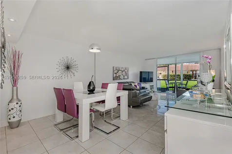 9410 N Hollybrook Lake Drive Pembroke Pines FL 33025