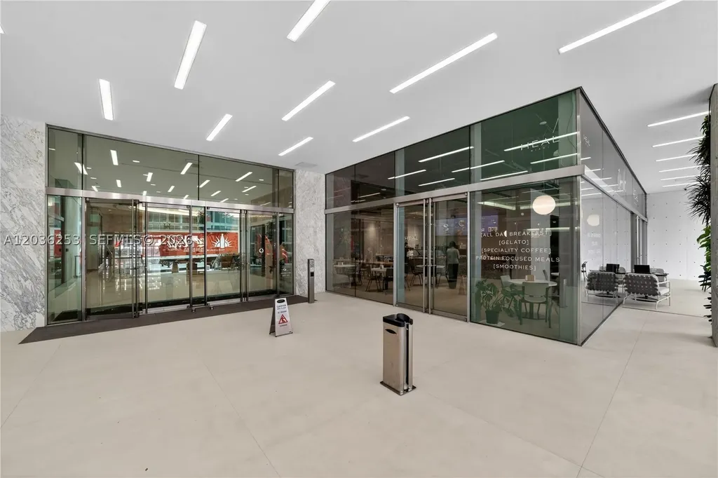 2 S Biscayne Boulevard Miami FL 33131