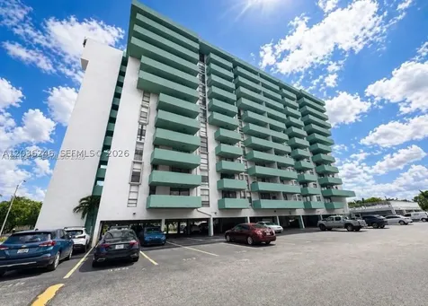 1825 W 44th Place Hialeah FL 33012