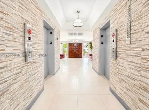 1825 W 44th Place Hialeah FL 33012