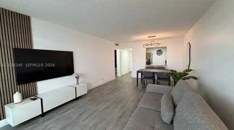 1825 W 44th Place Hialeah FL 33012
