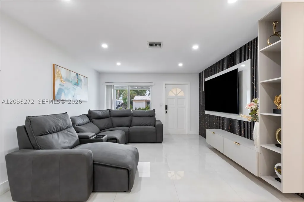706 N 32nd Court Hollywood FL 33021