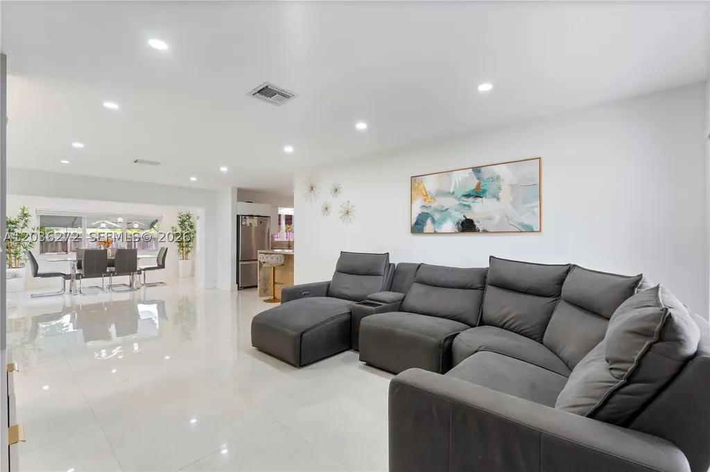 706 N 32nd Court Hollywood FL 33021
