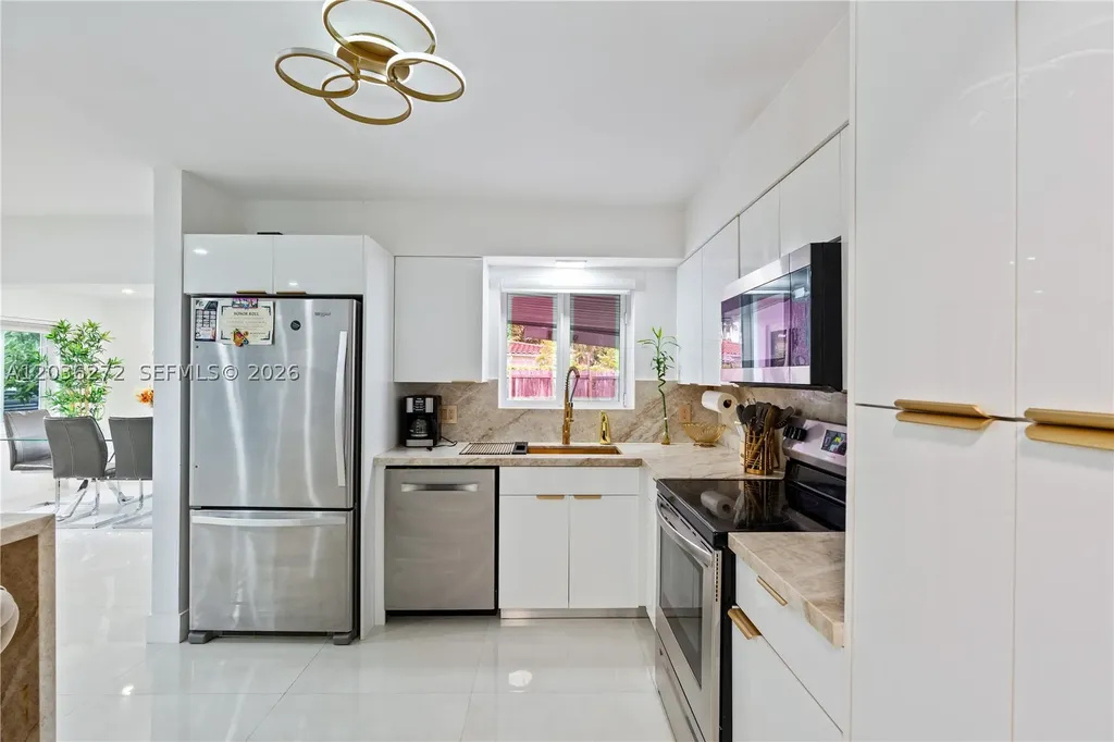 706 N 32nd Court Hollywood FL 33021