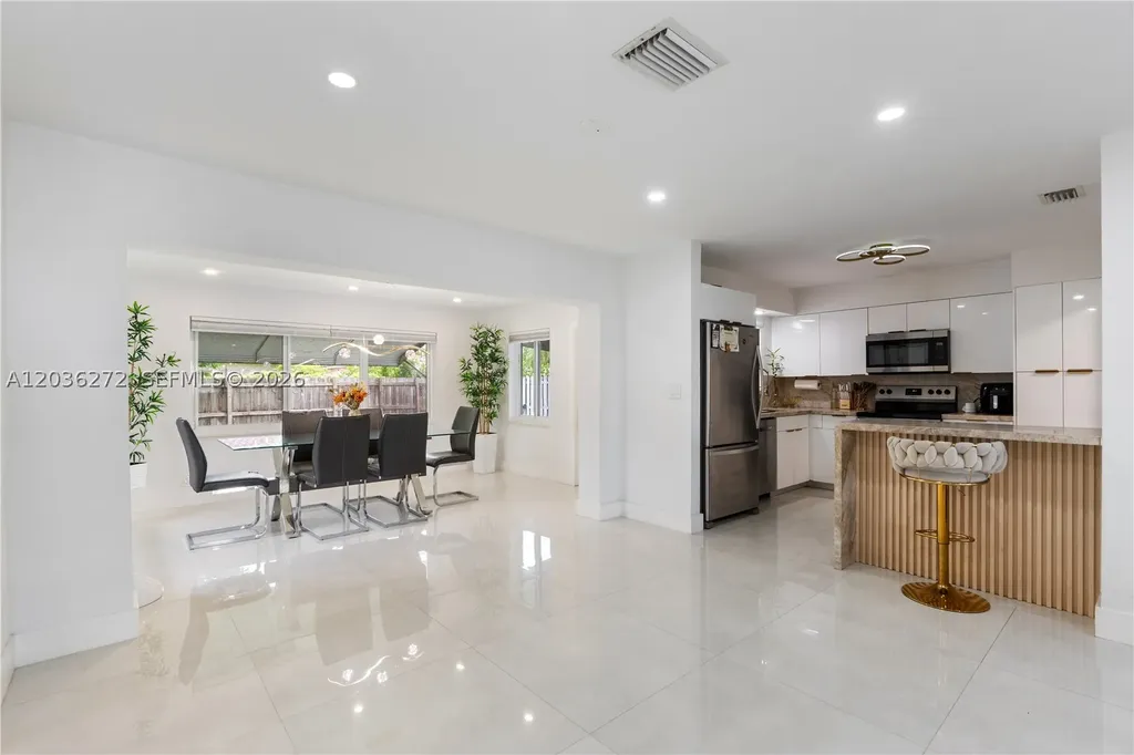 706 N 32nd Court Hollywood FL 33021