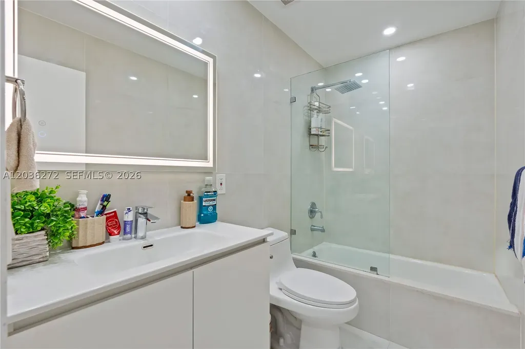 706 N 32nd Court Hollywood FL 33021