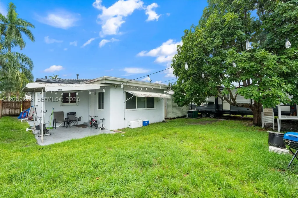 706 N 32nd Court Hollywood FL 33021