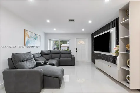 706 N 32nd Court Hollywood FL 33021