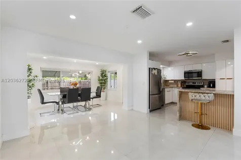 706 N 32nd Court Hollywood FL 33021