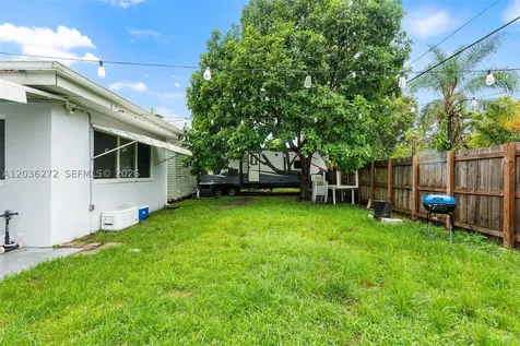 706 N 32nd Court Hollywood FL 33021