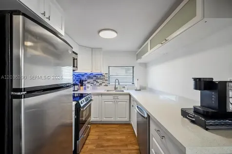5232 NE 2nd Avenue Oakland Park FL 33334