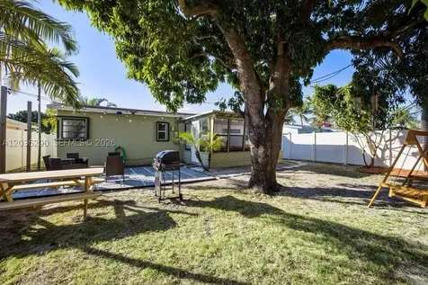 5232 NE 2nd Avenue Oakland Park FL 33334