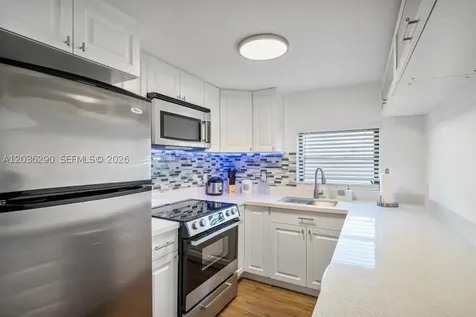 5232 NE 2nd Avenue Oakland Park FL 33334