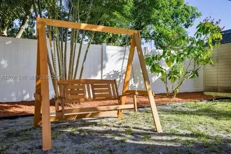 5232 NE 2nd Avenue Oakland Park FL 33334