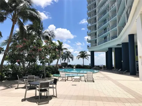 185 SW 7th Street Miami FL 33130