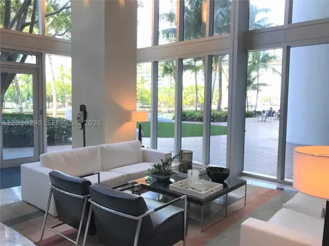 185 SW 7th Street Miami FL 33130