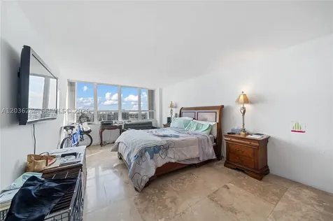 11 Island Avenue Miami Beach FL 33139