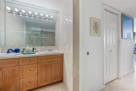11 Island Avenue Miami Beach FL 33139