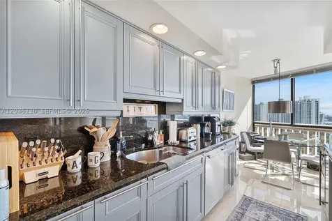 1000 W Island Boulevard Aventura FL 33160