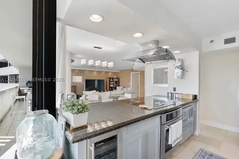 1000 W Island Boulevard Aventura FL 33160
