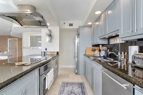 1000 W Island Boulevard Aventura FL 33160
