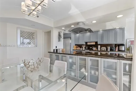 1000 W Island Boulevard Aventura FL 33160