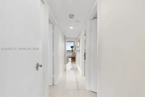 1000 W Island Boulevard Aventura FL 33160