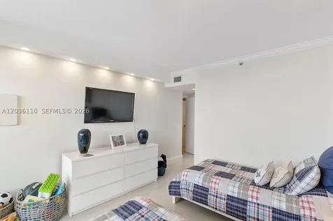 1000 W Island Boulevard Aventura FL 33160