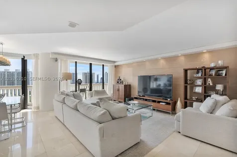 1000 W Island Boulevard Aventura FL 33160