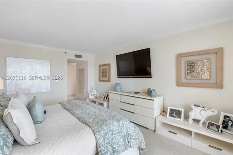 1000 W Island Boulevard Aventura FL 33160