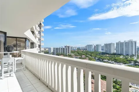 1000 W Island Boulevard Aventura FL 33160