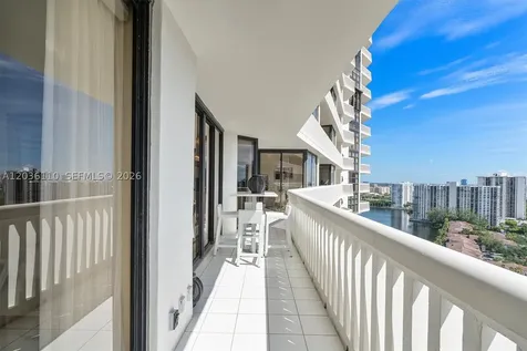 1000 W Island Boulevard Aventura FL 33160