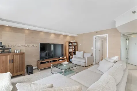 1000 W Island Boulevard Aventura FL 33160
